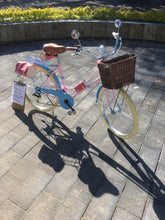 Cargar imagen en el visor de la galería, Bicicleta vintage rosa
