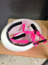 Cargar imagen en el visor de la galería, Casco para bebé en magenta RIN RIN BICLAS
