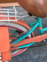 Cargar imagen en el visor de la galería, Slim N R20 Leonora Carrington RIN RIN BICLAS
