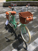 Cargar imagen en el visor de la galería, Britt Musgo 2022 RIN RIN BICLAS
