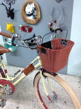 Cargar imagen en el visor de la galería, canastilla bicicleta vintage
