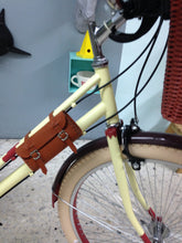 Cargar imagen en el visor de la galería, alforja bicicleta vintage
