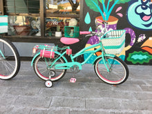 Cargar imagen en el visor de la galería, Curve N R20 Enola Holmes RIN RIN BICLAS
