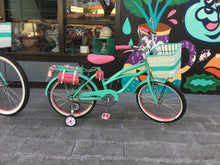 Cargar imagen en el visor de la galería, Curve N R20 Enola Holmes RIN RIN BICLAS
