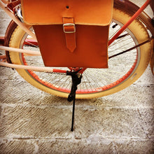 Cargar imagen en el visor de la galería, alforja bicicleta vintage
