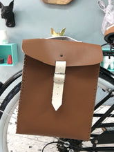 Cargar imagen en el visor de la galería, alforja bicicleta vintage
