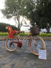 Cargar imagen en el visor de la galería, bicicleta vintage porta bebé
