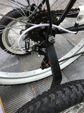 Cargar imagen en el visor de la galería, Curve D Meg White 2022 RIN RIN BICLAS
