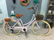 Cargar imagen en el visor de la galería, Britt the less I know the better 2020 sencilla RIN RIN BICLAS
