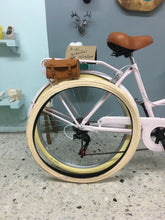 Cargar imagen en el visor de la galería, Britt the less I know the better 2020 sencilla RIN RIN BICLAS
