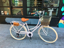 Cargar imagen en el visor de la galería, Britt the less I know the better 2020 sencilla RIN RIN BICLAS

