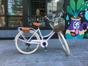 Britt the less I know the better 2020 sencilla RIN RIN BICLAS