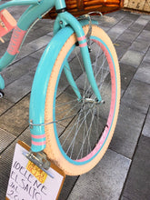 Cargar imagen en el visor de la galería, Curve D Blocparty Llantitas 3.0 RIN RIN BICLAS
